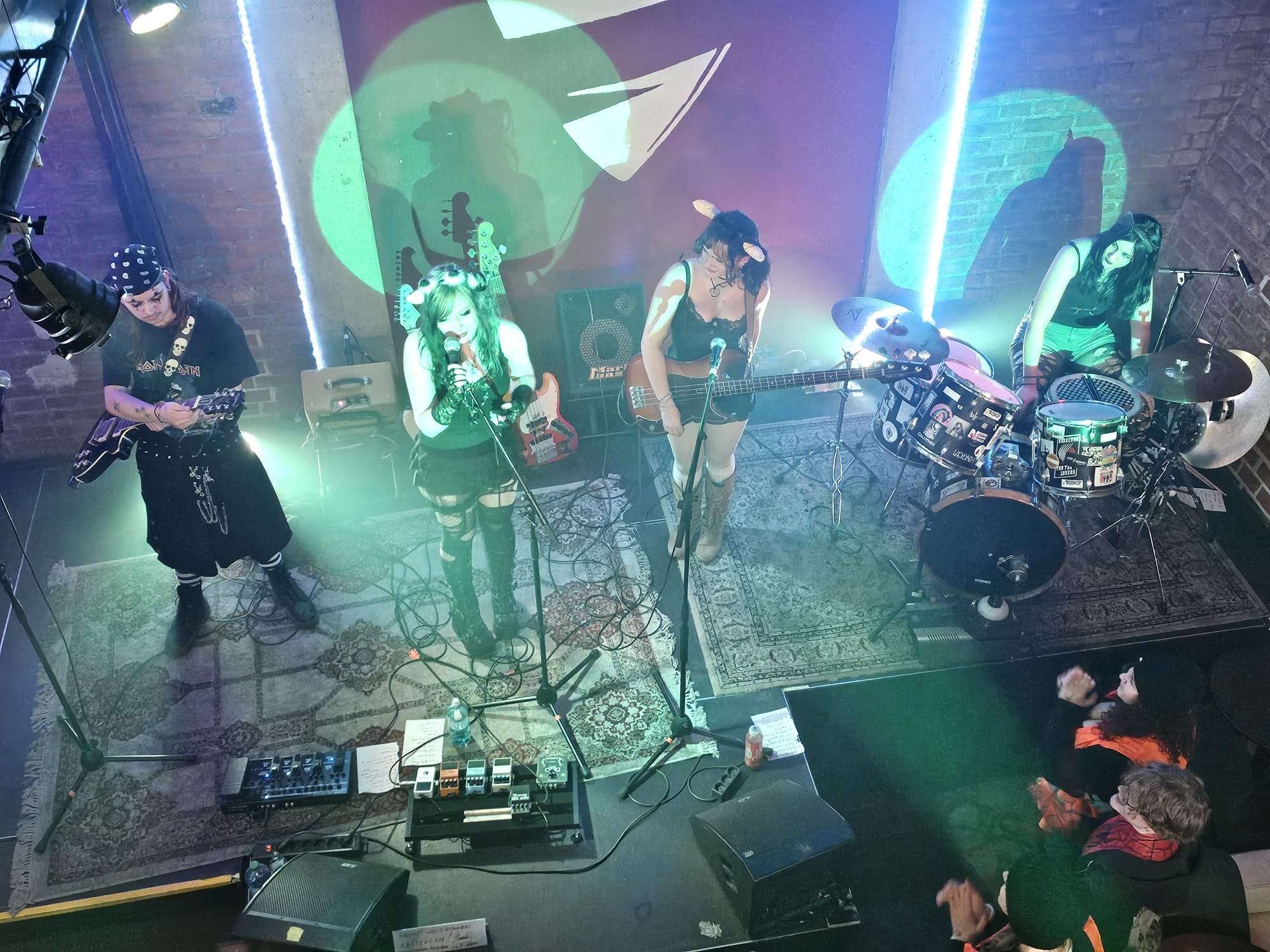 Live 03